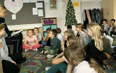 0 Bezpieczne ferie - spotkanie uczni&oacute;w naszej szkoły z Panią Policjant nadkom. A. Jonik  (3)