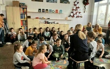 0 Bezpieczne ferie - spotkanie uczni&oacute;w naszej szkoły z Panią Policjant nadkom. A. Jonik  (2)