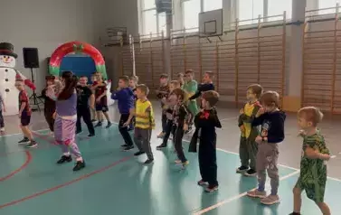 Zabawa karnawałowa klas 0-3 60