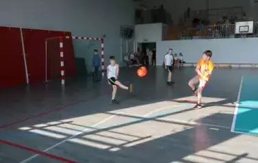 Wiosenne rozgrywki piłki nożnej 9
