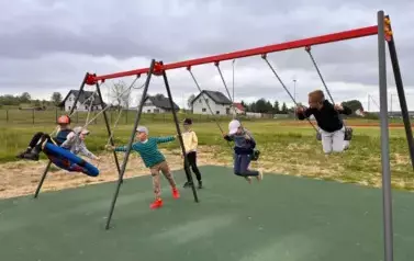 Plac zabawa i orlik 6
