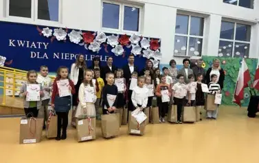 Powiatowy Konkurs Plastyczny "Kwiaty dla niepodległej" 1