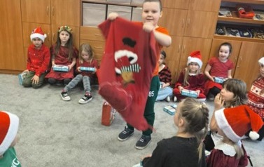 Mikołajki - dzień dobroci i małych gest&oacute;w w naszej szkole 17