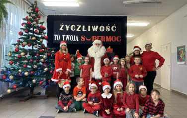 Mikołajki - dzień dobroci i małych gest&oacute;w w naszej szkole 23