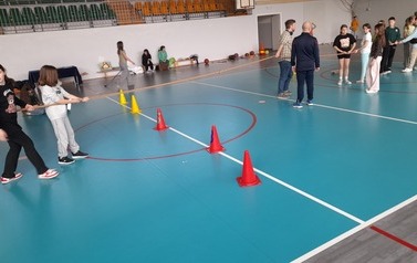 Sportowe witanie wiosny w klasach IV-VIII 3
