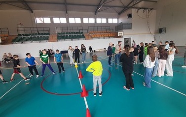 Sportowe witanie wiosny w klasach IV-VIII 6