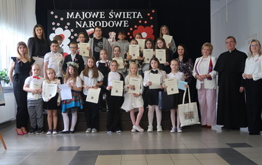 Uroczystości majowe w klasach 1-3 11