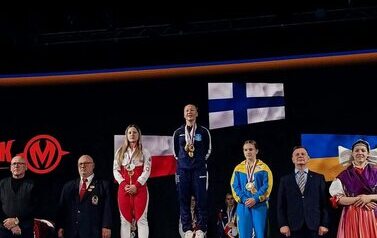 Sandra Stefanowicz z medalem Mistrzostw Europy w tr&oacute;jboju siłowym 1