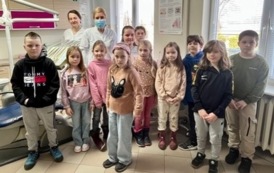 Klasa II b podczas wizyty u lokalnego stomatologa