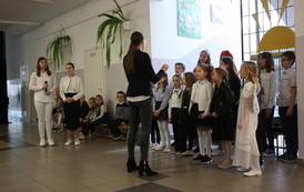 Ch&oacute;r z panią Ewą Soliwodą