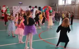 Zabawa karnawałowa klas 0-3 5