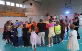 Zabawa karnawałowa klas 0-3 9