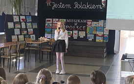 Uczeń występujący w przeglądzie recytatorsko-wokalnym