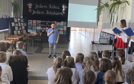 Uczeń występujący w przeglądzie recytatorsko-wokalnym
