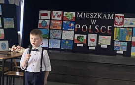 Uczeń występujący w przeglądzie recytatorsko-wokalnym