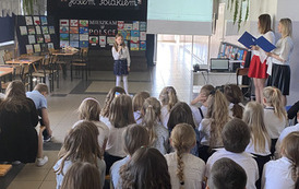 Uczeń występujący w przeglądzie recytatorsko-wokalnym