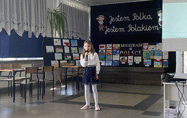 Uczeń występujący w przeglądzie recytatorsko-wokalnym
