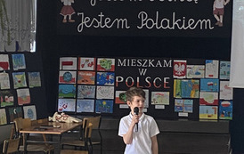 Uczeń występujący w przeglądzie recytatorsko-wokalnym