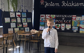 Uczeń występujący w przeglądzie recytatorsko-wokalnym