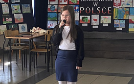 Uczeń występujący w przeglądzie recytatorsko-wokalnym