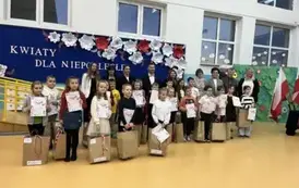 Powiatowy Konkurs Plastyczny "Kwiaty dla niepodległej" 1