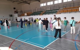 Sportowe witanie wiosny w klasach IV-VIII 2