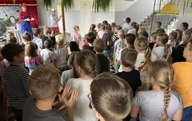 &bdquo;Pudełko marzeń&rdquo; &ndash; spektakl pełen ważnych wartości 1