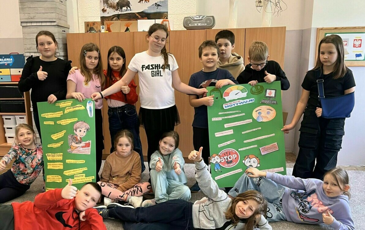 Zdjęcie do Bezpieczne i poprawne korzystanie z Internetu. Konsekwencje prawne hejtu w Internecie. - zajęcia profilaktyczne w klasie 3b.