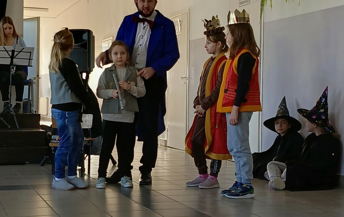 Zdjęcie do "Grający wiatr" - audycja muzyczna klas młodszych 