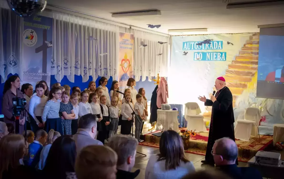 Zdjęcie do Wizyta Biskupa Jerzego Mazura w naszej szkole
