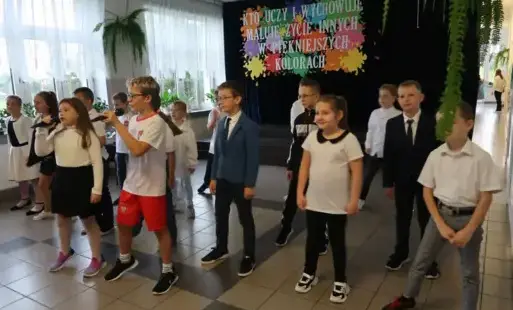 Zdjęcie do Uroczysty apel z okazji Dnia Edukacji Narodowej