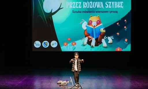 Zdjęcie do Konkurs Recytatorski "Przez r&oacute;żową szybkę"