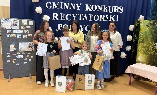 Zdjęcie do Sukces Tosi Krupińskiej z 2a w konkursie recytatorskim