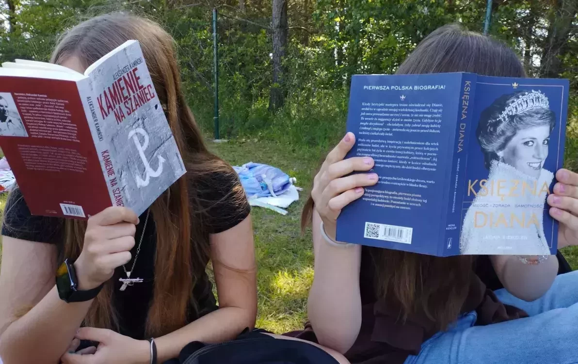 Zdjęcie do "Czytanie na polanie" - międzynarodowa akcja promująca czytanie