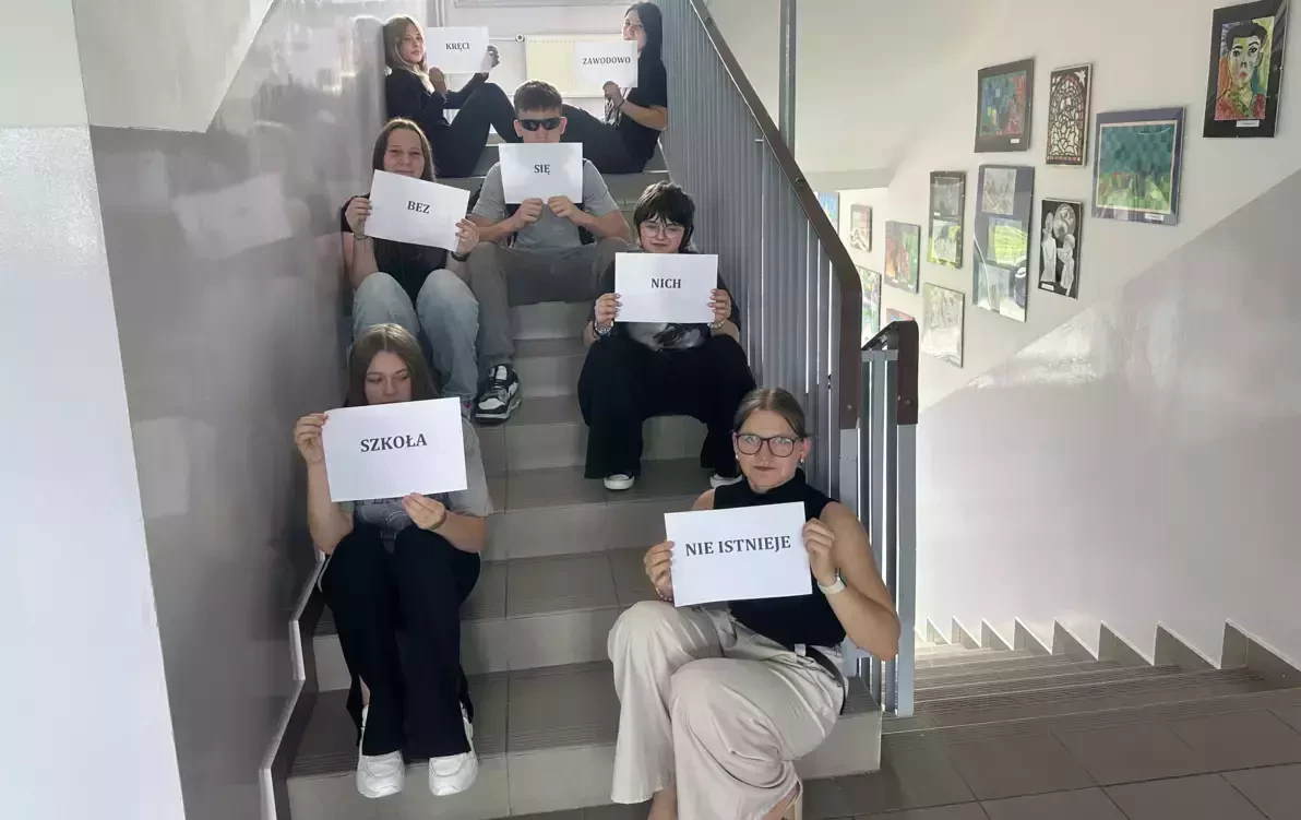 Zdjęcie do Zawodowo kręci się - bez nich szkoła nie istnieje!